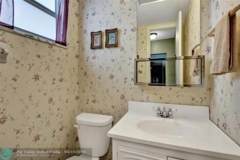 32 Colonial Club Drive Boynton Beach FL 33435