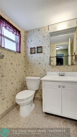 32 Colonial Club Drive Boynton Beach FL 33435