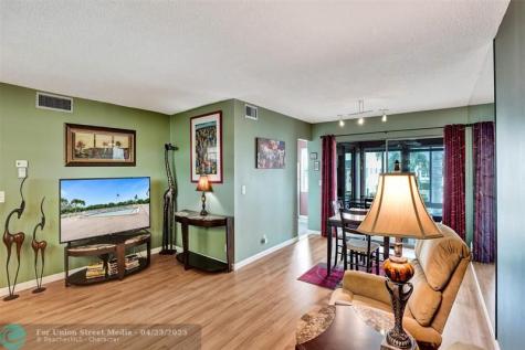 32 Colonial Club Drive Boynton Beach FL 33435