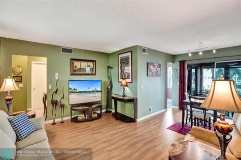 32 Colonial Club Drive Boynton Beach FL 33435