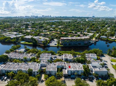 658 Kensington Place Wilton Manors FL 33305