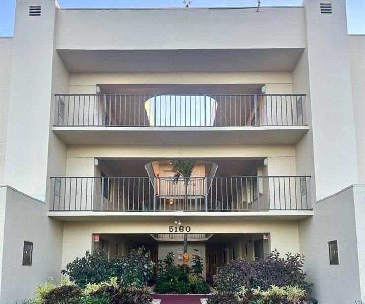 5160 Las Verdes Circle Delray Beach FL 33484