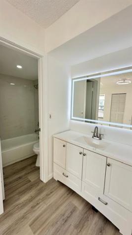 927 Twin Lakes Coral Springs FL 33071