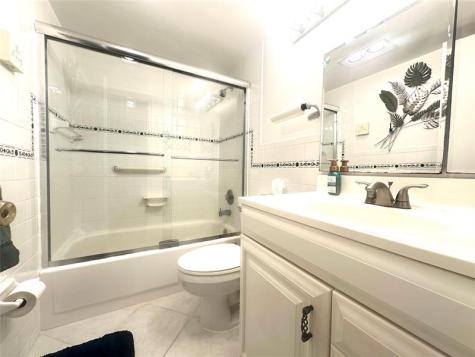 2004 Harwood C Deerfield Beach FL 33442