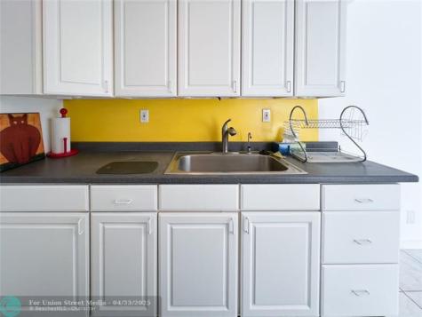 4035 Cambridge B Deerfield Beach FL 33442