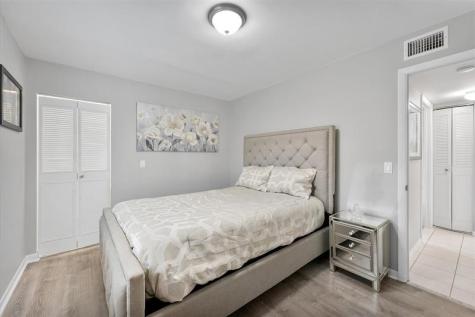 113 Lake Pine Circle Greenacres FL 33463