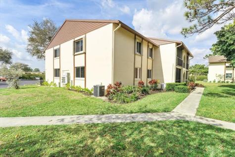 113 Lake Pine Circle Greenacres FL 33463