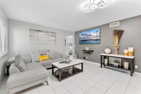 113 Lake Pine Circle Greenacres FL 33463