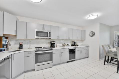 113 Lake Pine Circle Greenacres FL 33463