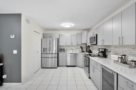 113 Lake Pine Circle Greenacres FL 33463