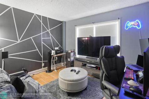 4174 Inverrary Drive Lauderhill FL 33319