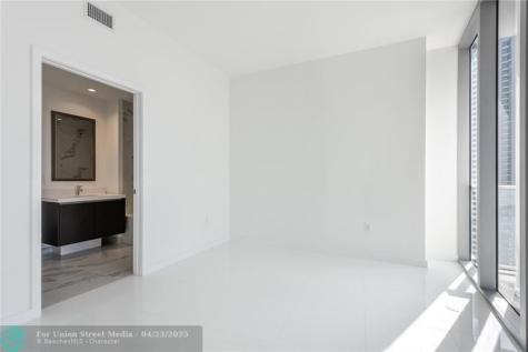 851 NE 1st Avenue Miami FL 33132