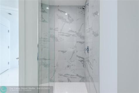 851 NE 1st Avenue Miami FL 33132