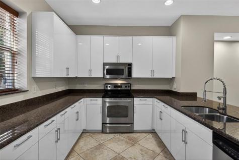 1033 NE 17th Way Fort Lauderdale FL 33304