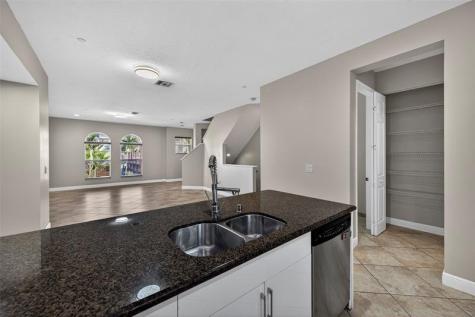 1033 NE 17th Way Fort Lauderdale FL 33304