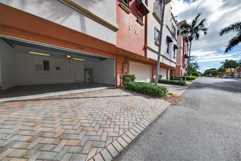 1033 NE 17th Way Fort Lauderdale FL 33304
