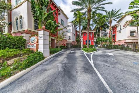 1033 NE 17th Way Fort Lauderdale FL 33304