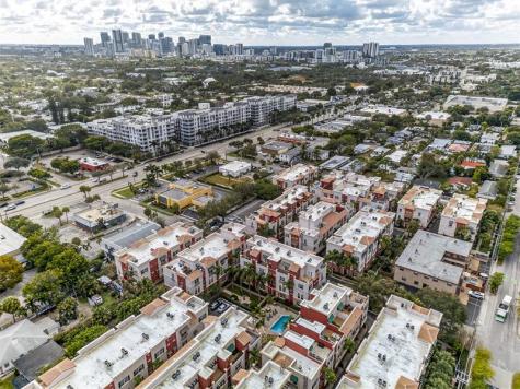 1033 NE 17th Way Fort Lauderdale FL 33304