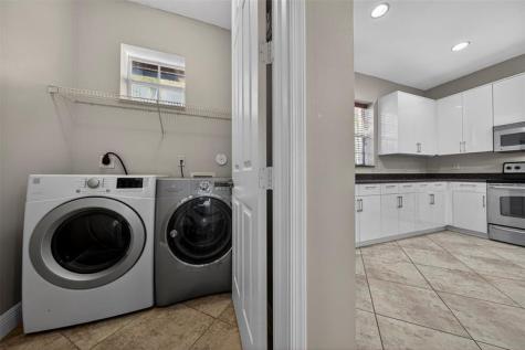 1033 NE 17th Way Fort Lauderdale FL 33304