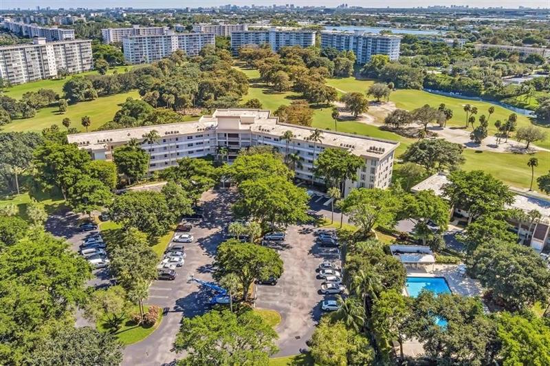 3800 Oaks Clubhouse Drive Pompano Beach FL 33069