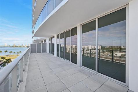 220 Lake Shore Drive West Palm Beach FL 33403