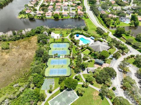 757 NW 208th Drive Pembroke Pines FL 33029