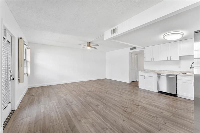 1052 Hythe C Boca Raton FL 33434