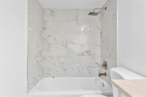 1052 Hythe C Boca Raton FL 33434