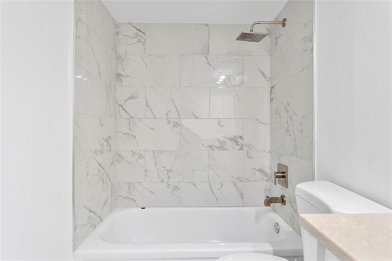 1052 Hythe C Boca Raton FL 33434