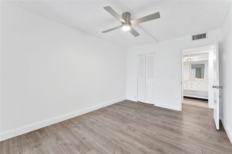 1052 Hythe C Boca Raton FL 33434