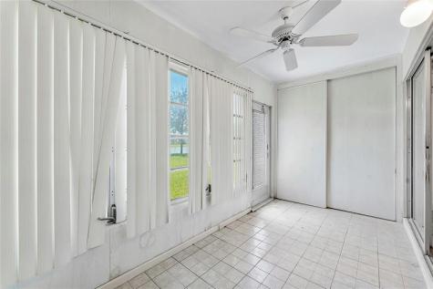 1052 Hythe C Boca Raton FL 33434