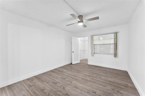 1052 Hythe C Boca Raton FL 33434
