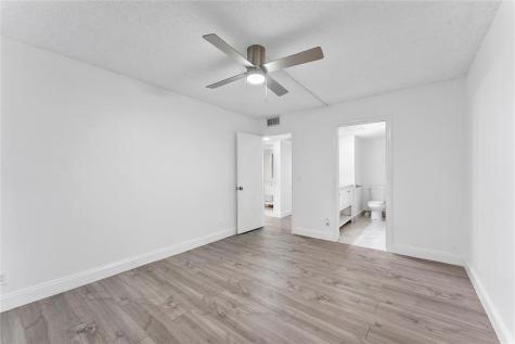 1052 Hythe C Boca Raton FL 33434