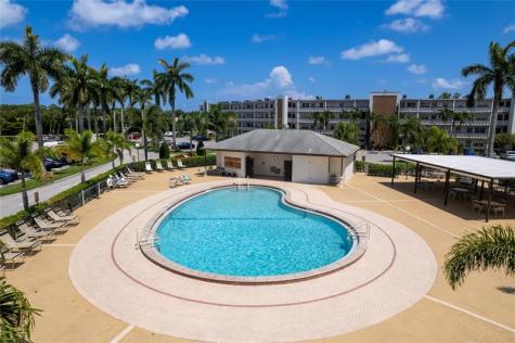 1052 Hythe C Boca Raton FL 33434