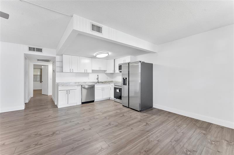 1052 Hythe C Boca Raton FL 33434