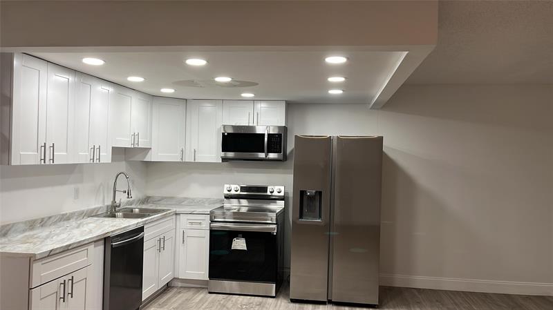 1052 Hythe C Boca Raton FL 33434