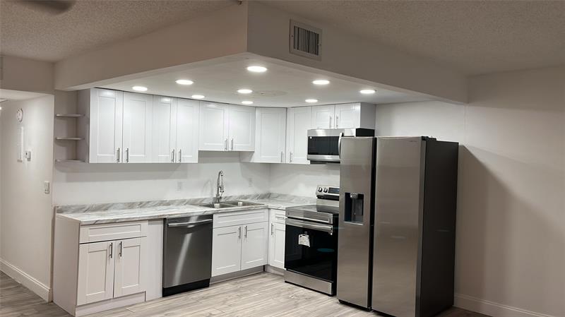 1052 Hythe C Boca Raton FL 33434