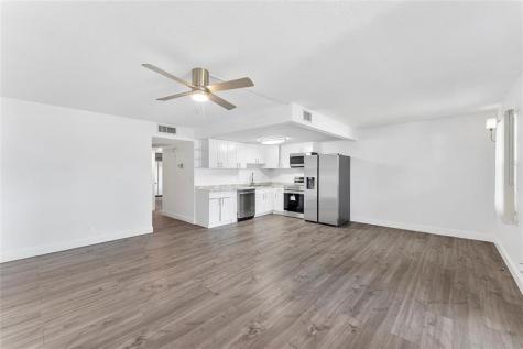 1052 Hythe C Boca Raton FL 33434
