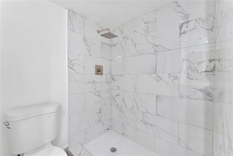 1052 Hythe C Boca Raton FL 33434
