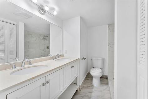 1052 Hythe C Boca Raton FL 33434