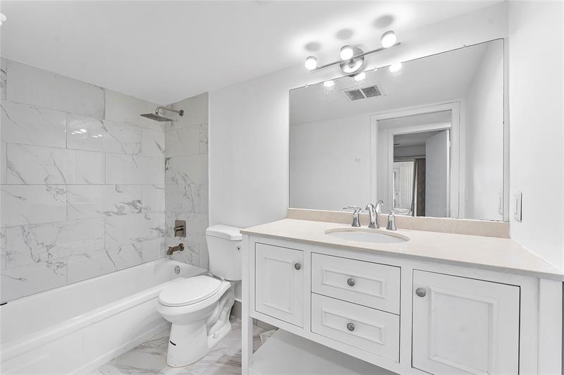 1052 Hythe C Boca Raton FL 33434