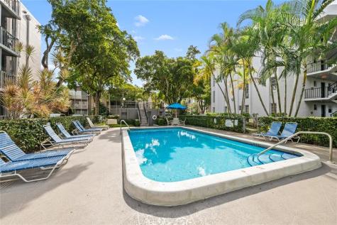 471 N Pine Island Road Plantation FL 33324
