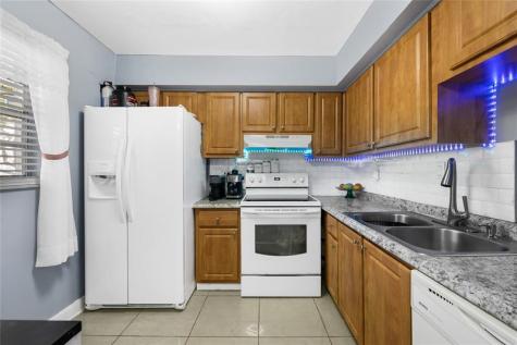 471 N Pine Island Road Plantation FL 33324