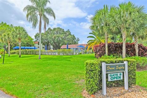8941 S Hollybrook Boulevard Pembroke Pines FL 33025