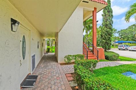 8941 S Hollybrook Boulevard Pembroke Pines FL 33025