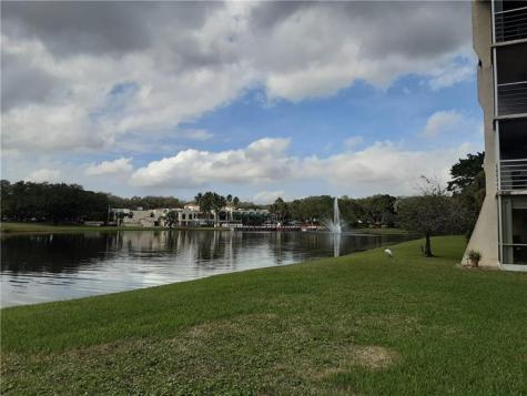 9430 Poinciana Place Davie FL 33324