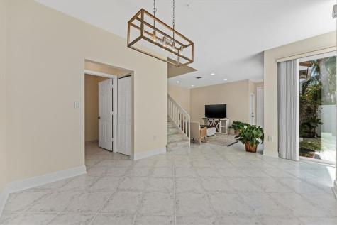 1135 Buttonwood Lane Hollywood FL 33019