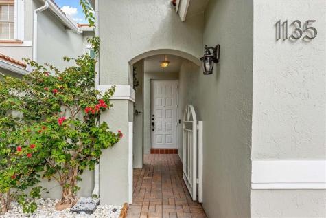 1135 Buttonwood Lane Hollywood FL 33019