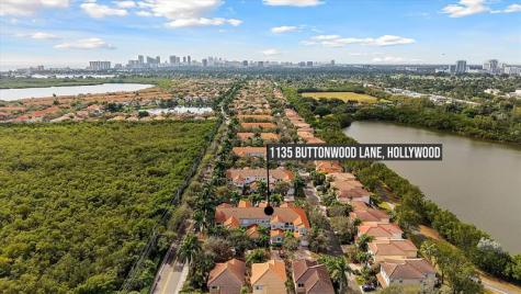 1135 Buttonwood Lane Hollywood FL 33019