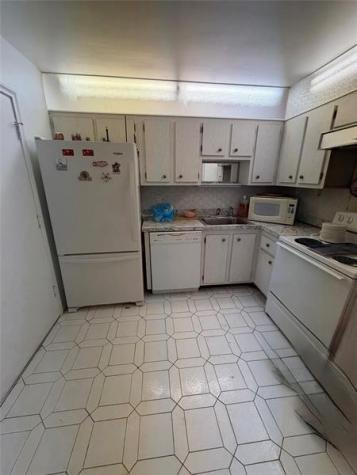 4851 NW 21st Lauderhill FL 33313
